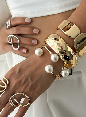 欧美跨境敲打纹路菱形光面开口手镯 复古法式气质仿珍珠缠绕手环