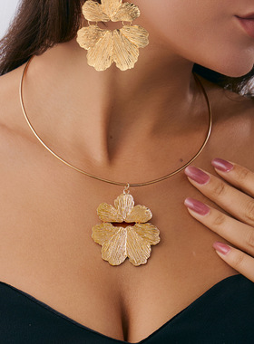 欧美跨境夸张敲打纹大花朵吊坠项