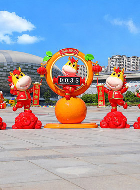 马上有钱新年卡通马摆件户外玻璃钢生肖大马雕塑景区打卡拍照发光