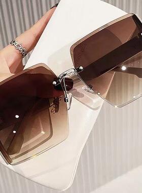 百搭新款防紫外线墨镜女高级感ins大脸显瘦开车偏光太阳镜街拍潮