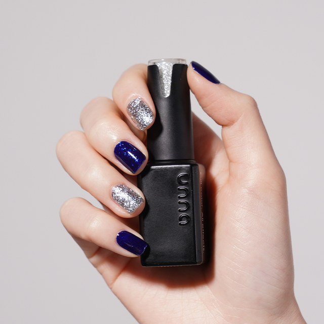 UNNA Melbourne flash blue atmospheric manicure