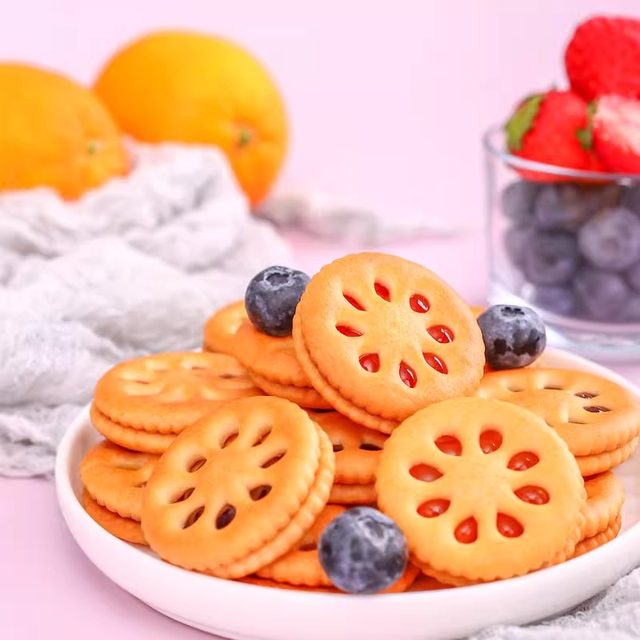 Fruit flavors sandwiched biscuits mixed casual snack snacks 0314