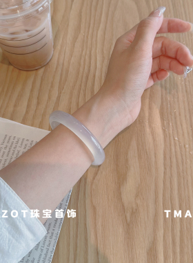 高冰透纯天然玛瑙手镯女款浅香槟