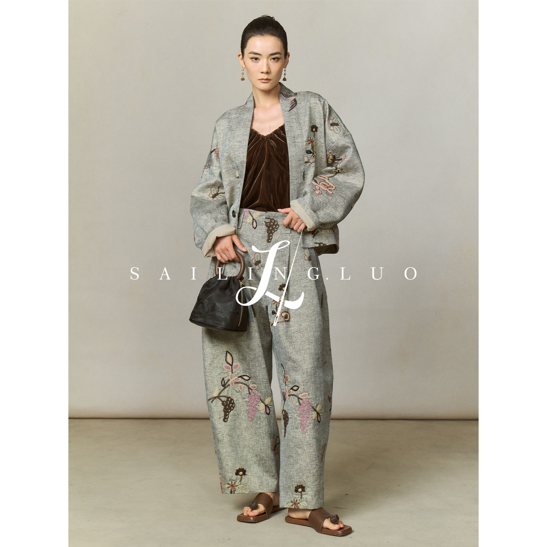 SailingLUO/25秋装新款亚麻重工刺绣短款外套+国风九分香蕉裤套装 - 图0