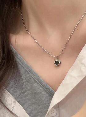 小众设计感黑色爱心项链2025年新款潮甜酷风轻奢锁骨链气质百搭女