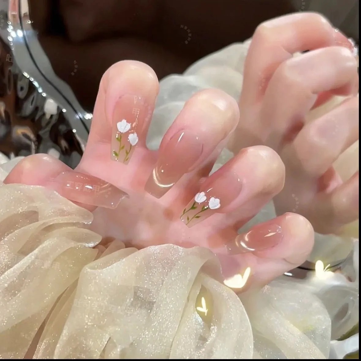 冰晶郁金香猫眼春季温柔款设计穿戴甲温柔气质纯欲 纯手工美甲,淘宝优惠券,粉丝福利购,淘宝优惠卷