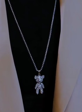 新款嘻哈可爱小熊毛衣女秋冬小众设计感搭卫衣挂件精美毛衣链女