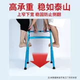 Старик поднимается вверх и вниз по лестнице, чтобы подняться по зданию, чтобы помочь волшебнику и ходить по вспомогательным дилерам ходячим стентом наверху