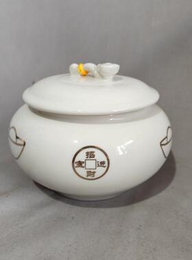 白色如意聚宝盆摆件带盖子元宝铜钱图案陶瓷罐子招财装饰品收纳风