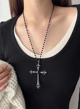 哥特风黑色十字架项链女生秋冬卫衣毛衣链长款轻奢高级感亚比配饰