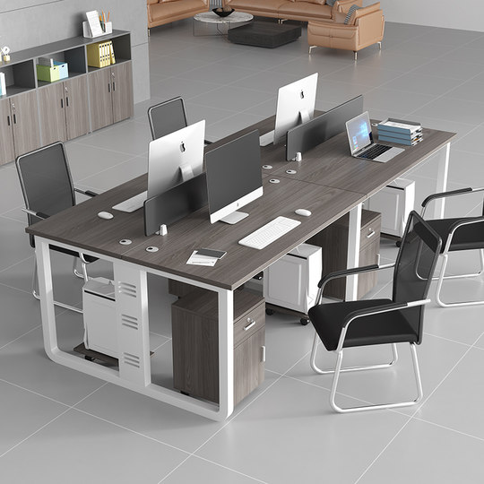Офисные столы и стулья для персонала на шесть и четыре человека с экранными кабинками