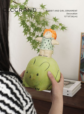 轻奢手绘卡通动物女孩陶瓷摆件