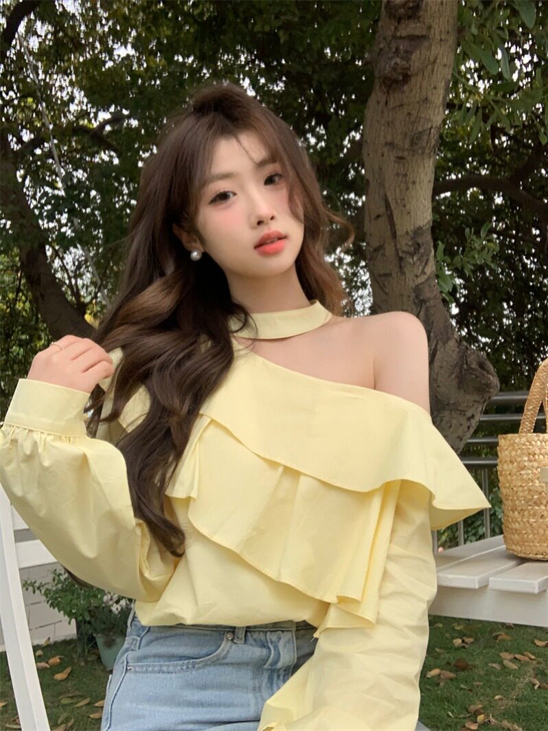 奶黄色露肩长袖衬衫女春季法式设计感荷叶边挂脖衬衣别致绝美上衣