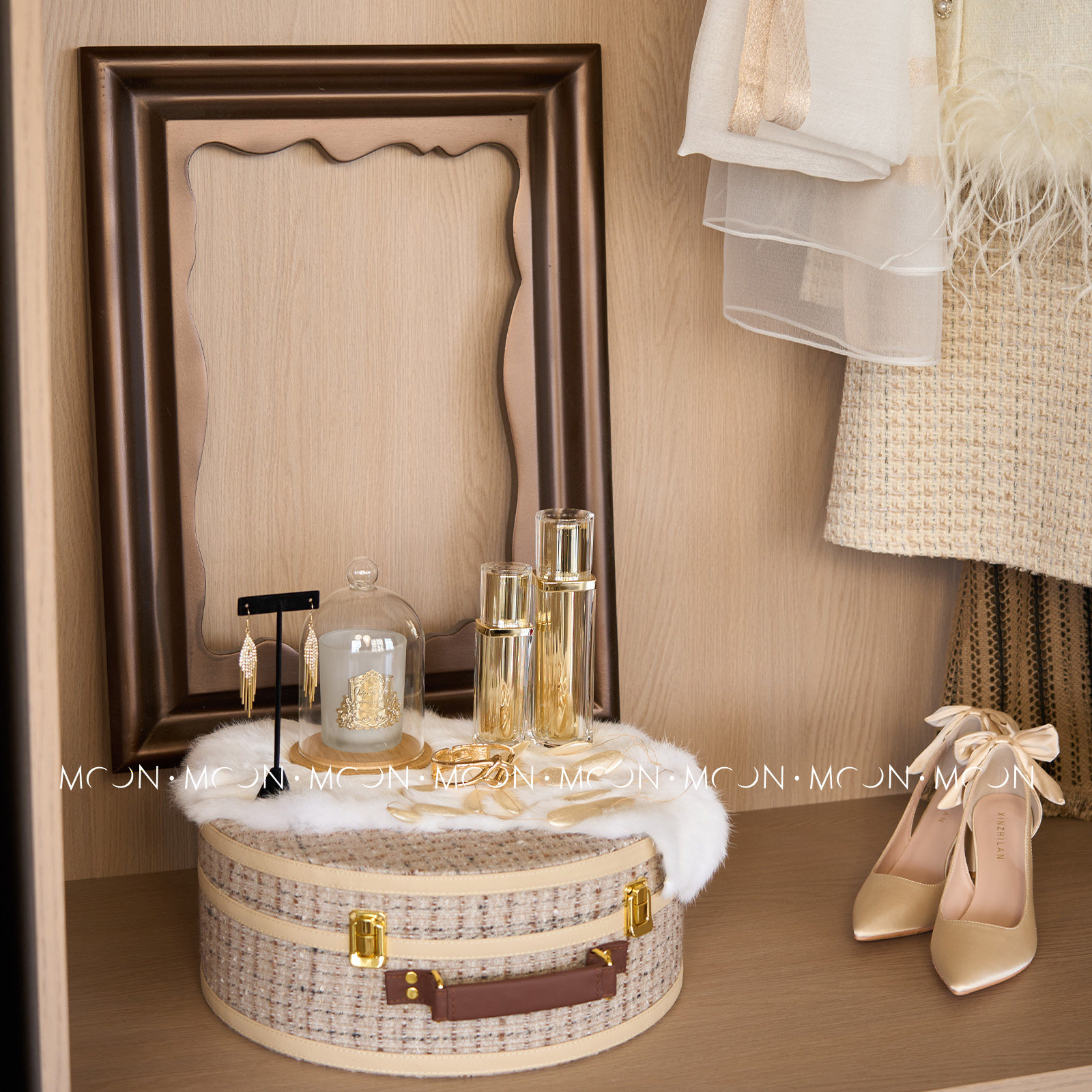 MOON慕空间样板房衣帽间女士衣柜摆件马甲丝巾连衣裙软装饰品陈列,淘宝优惠券,粉丝福利购,淘宝优惠卷