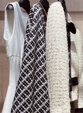 moon样板房衣柜衣服摆件