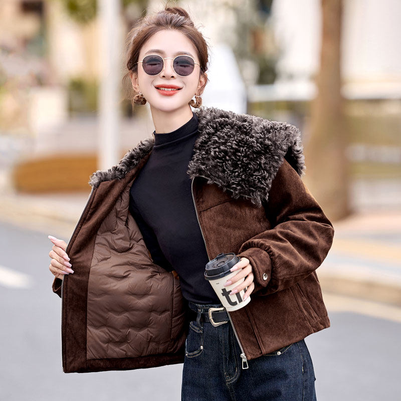 仿羊羔绒麂皮绒羽绒服巨好看的冬装外套女款2025新款今年流行爆款,淘宝优惠券,粉丝福利购,淘宝优惠卷