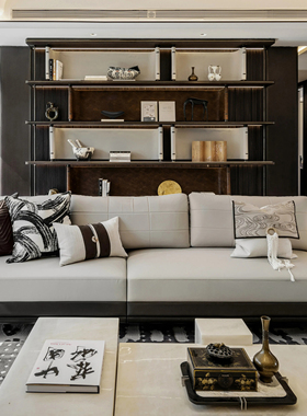 设计师组合搭配软装饰品摆件