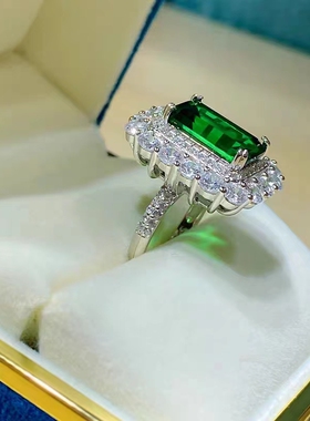 进口D色莫桑石祖母绿戒指