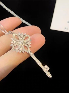 进口D色莫桑石雪花钥匙项链