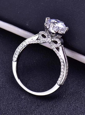 D色莫桑石丝带蝴蝶结钻戒