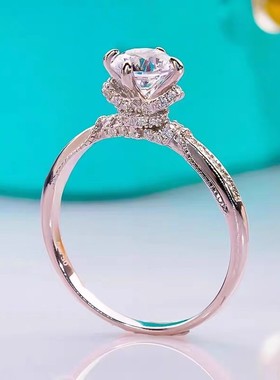 莫桑石满钻半壁四爪花边戒指