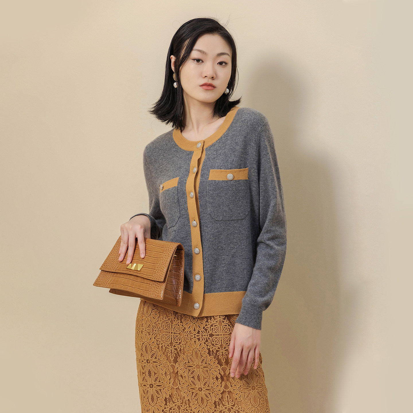 鹿王羊绒开衫女士圆领小香风平针舒适保暖气质撞色针织春秋冬新款,淘宝优惠券,粉丝福利购,淘宝优惠卷