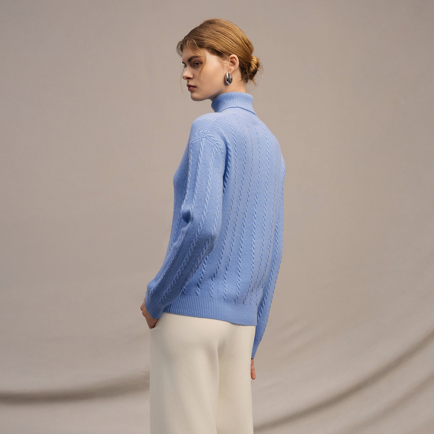 鹿王100%山羊绒衫女高领绞花编织设计针织衫时尚内搭25年秋冬新款,淘宝优惠券,粉丝福利购,淘宝优惠卷