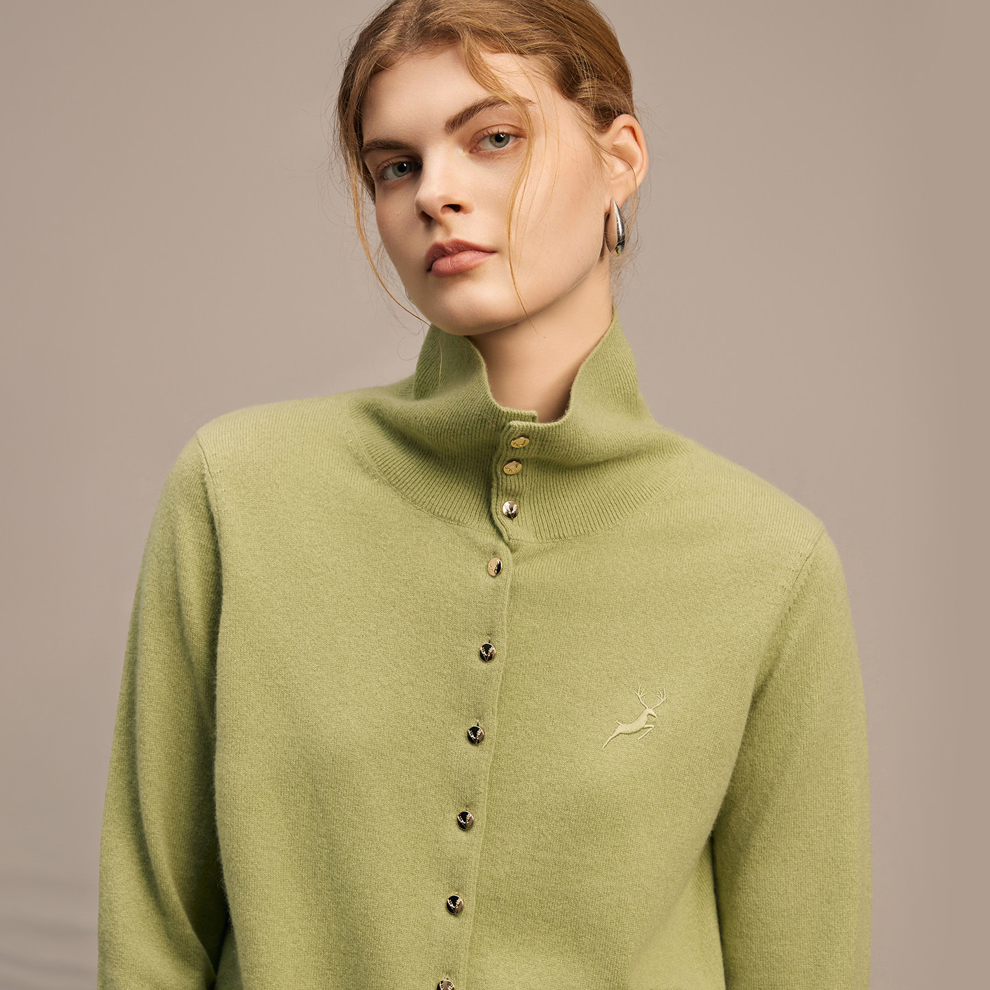 鹿王100%山羊绒衫女翻领开衫纯色针织衫毛衣内搭保暖25年秋冬新款,淘宝优惠券,粉丝福利购,淘宝优惠卷