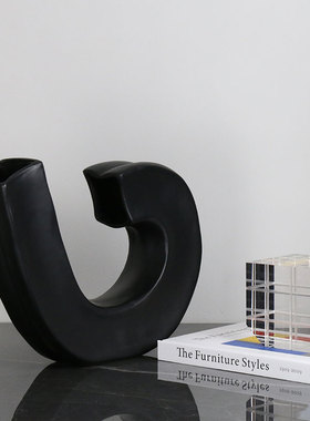 样板房间抽象艺术风白色客厅桌面