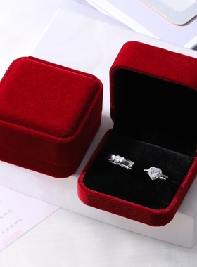 钻戒爱心男女对戒婚礼仪式现场用