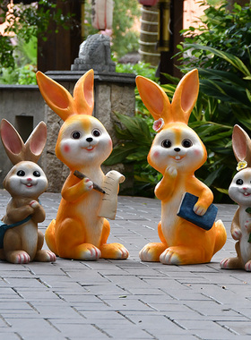 卡通风学校幼儿园草坪仿真动物