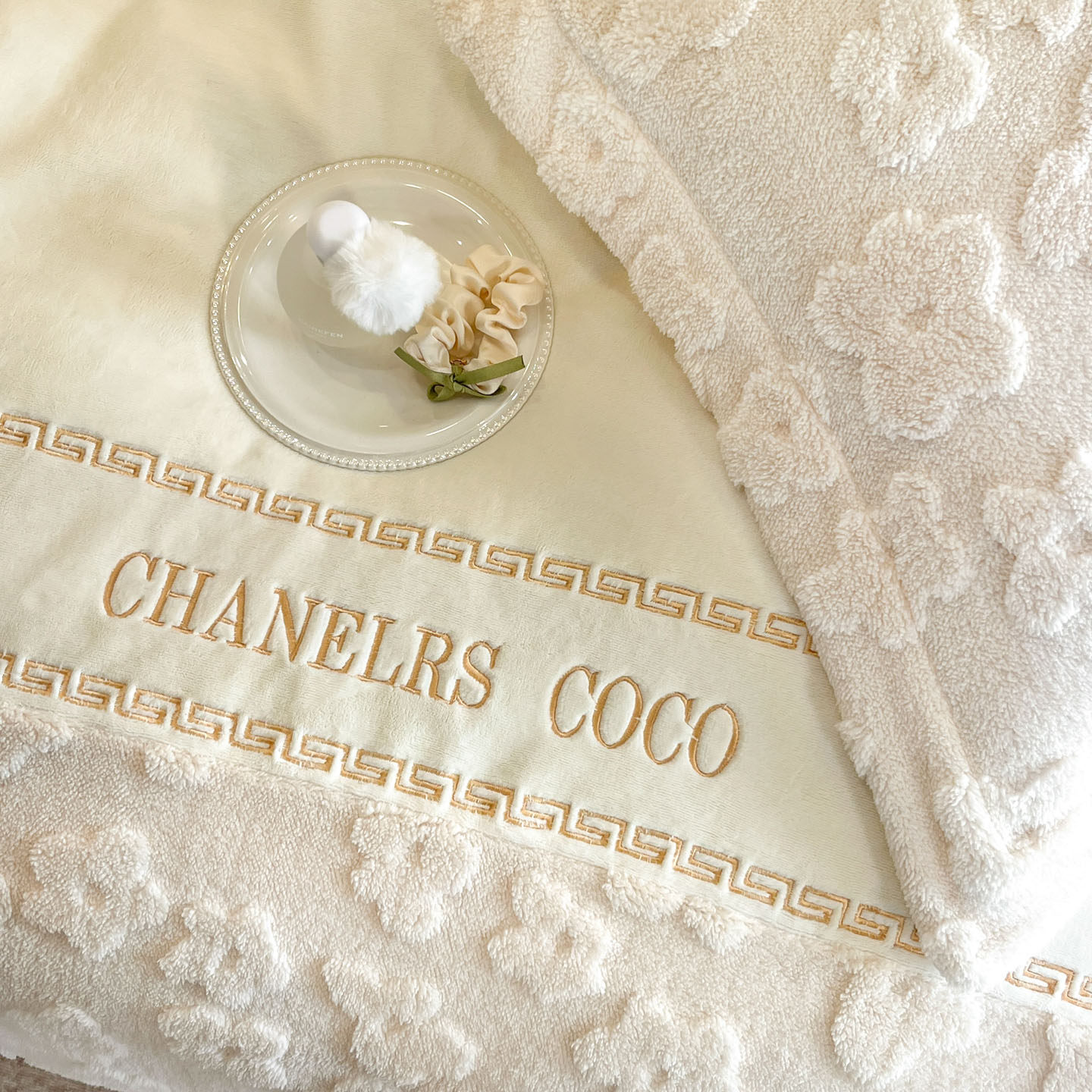 轻奢风雕花绒牛奶绒四件套2025秋冬季加厚保暖珊瑚绒床单毛绒被套,淘宝优惠券,粉丝福利购,淘宝优惠卷