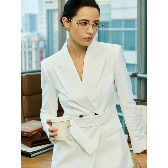 TIEFORHER WOOL WOOL BLACKER