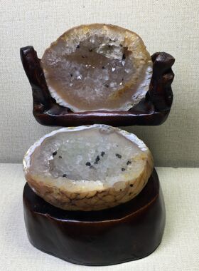 天然水晶玛瑙聚宝盆蓝白黄水晶洞钱袋子原皮家居客厅书房装饰摆件