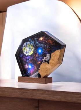 跨境星空树脂灯Galaxy Epoxy Resin Lamp银河宇航员树脂灯摆件