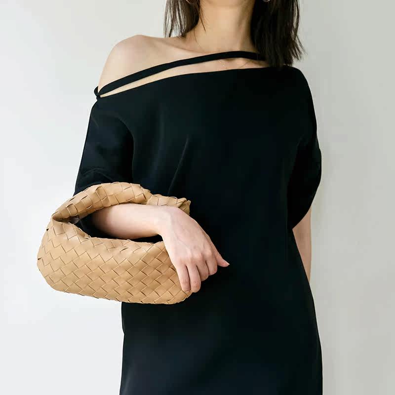 一字肩连衣裙女2020中长款小黑裙子 裙踪魅影连衣裙