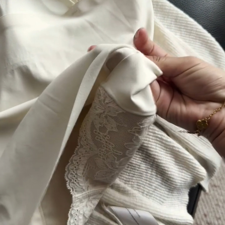 纯欲风蕾丝磨毛保暖带胸垫吊带背心女可外穿修身显瘦内搭打底上衣 - 图3