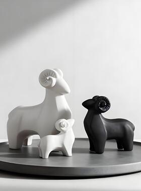 简约黑白色陶瓷羊摆件三羊开泰