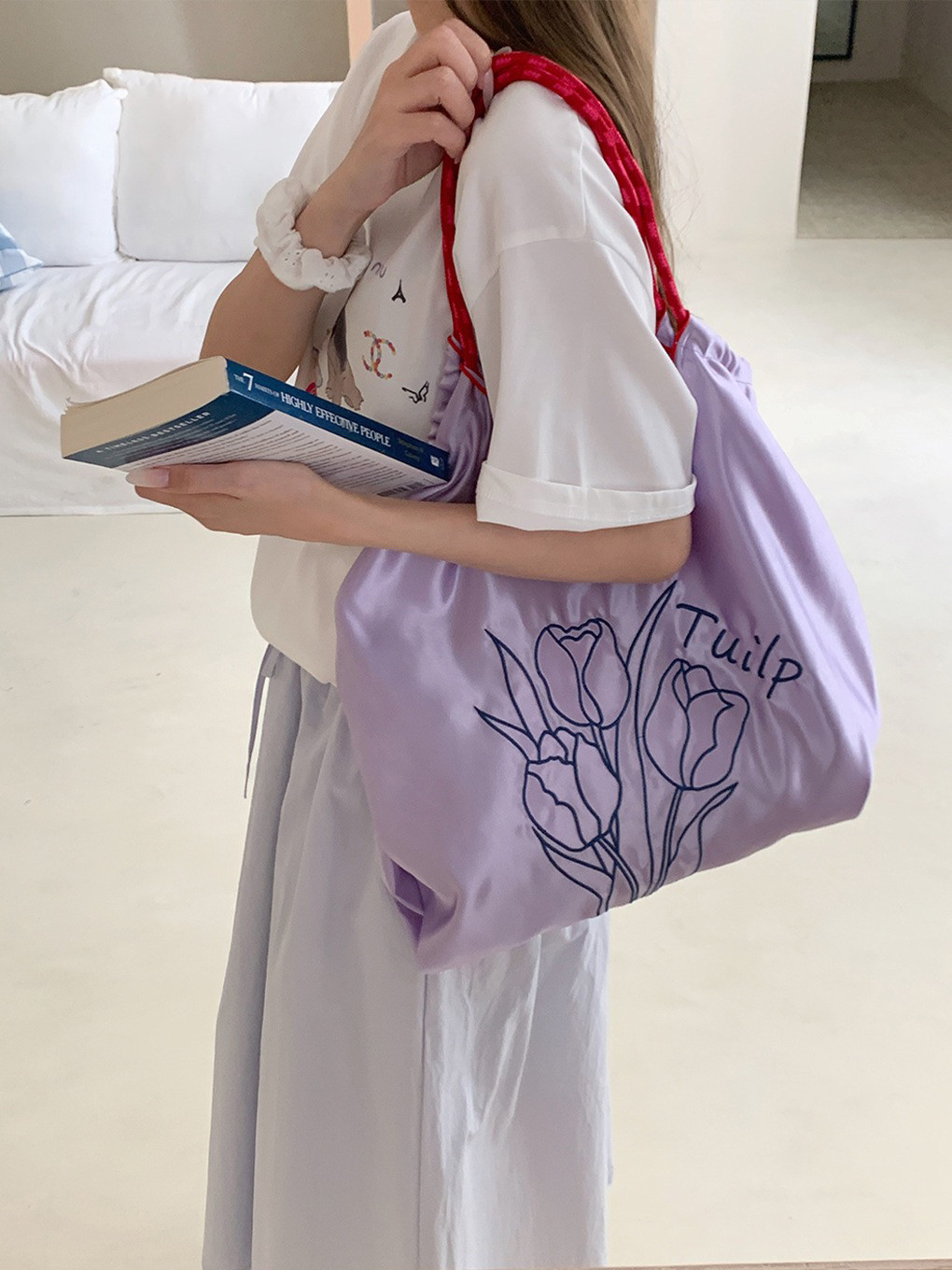 芭蕾少女风缎面包珠光刺绣郁金香单肩包甜美大容量抽绳包学生布袋,淘宝优惠券,粉丝福利购,淘宝优惠卷