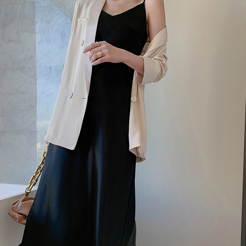 2020秋季新款醋酸吊带缎面夏连衣裙 七七嫣连衣裙