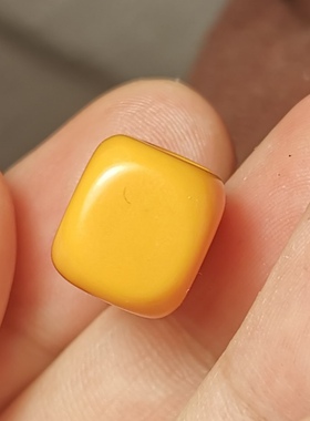 西藏文玩11*20mm老黄色料器树脂手工打磨三通佛头锁骨结尾饰品款