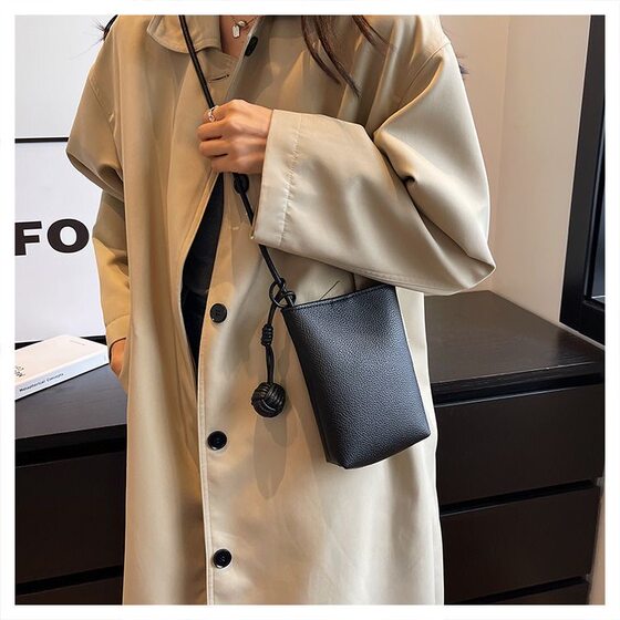 Niche texture mini bag for women 2025 new simple casual mobile phone bag Korean fashion versatile crossbody bag