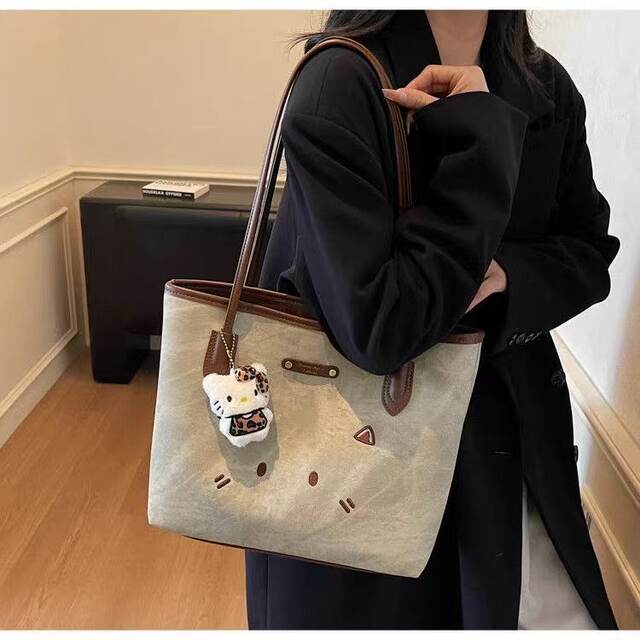 New autumn and winter large-capacity retro shoulder bag, fashionable and versatile tote bag, female college student commuting armpit bag for class