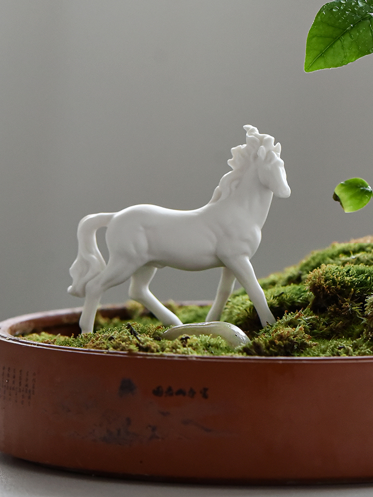 创意陶瓷动物小白马摆件家居桌面沙盘盆景微景观流水器造景装饰品 - 图0