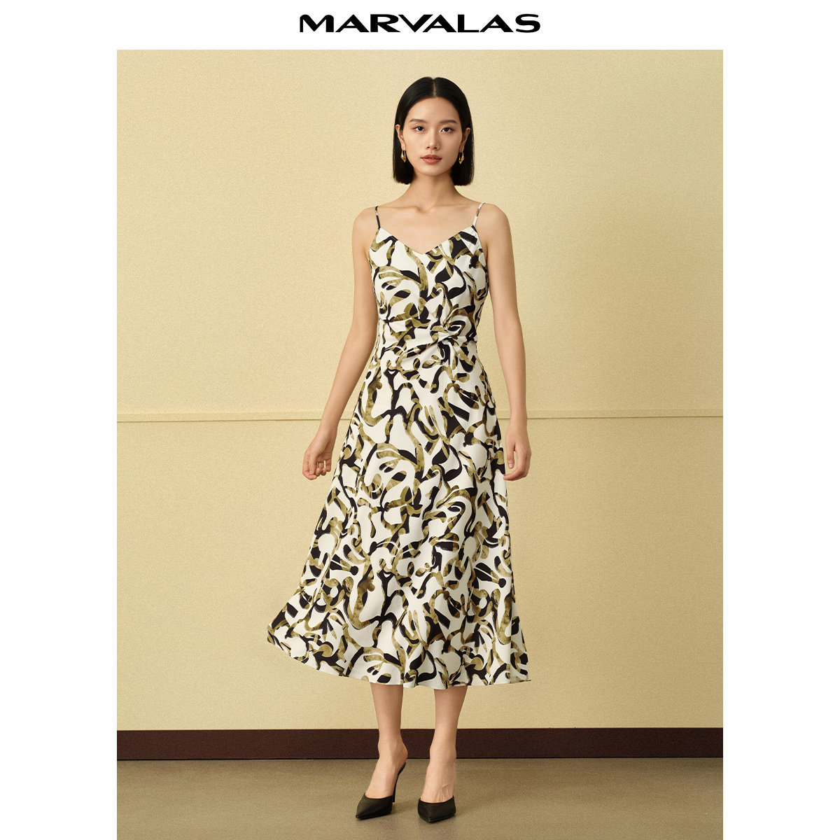 曼德诗V领吊带连衣裙2025早秋新款收腰扭结设计艺术感印花雪纺裙,淘宝优惠券,粉丝福利购,淘宝优惠卷