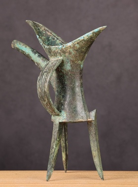 古酒杯青铜器饮酒器摆件酒杯博物馆装饰酒尊铜爵夏朝晚期爵杯