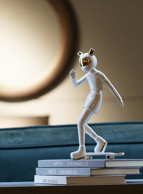 现代电镀滑板女孩潮玩摆件人物