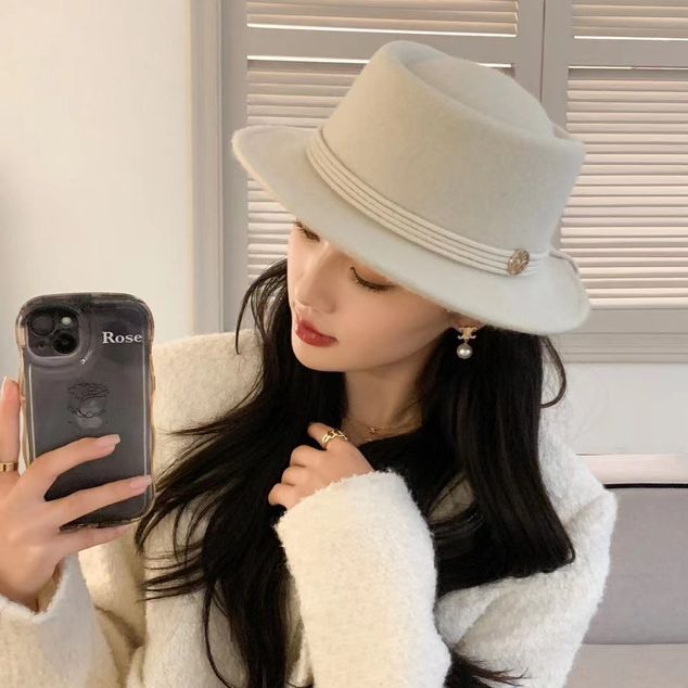 白色羊毛呢平沿帽子女英伦秋冬复古盆帽法式优雅爵士平顶小沿礼帽 - 图0