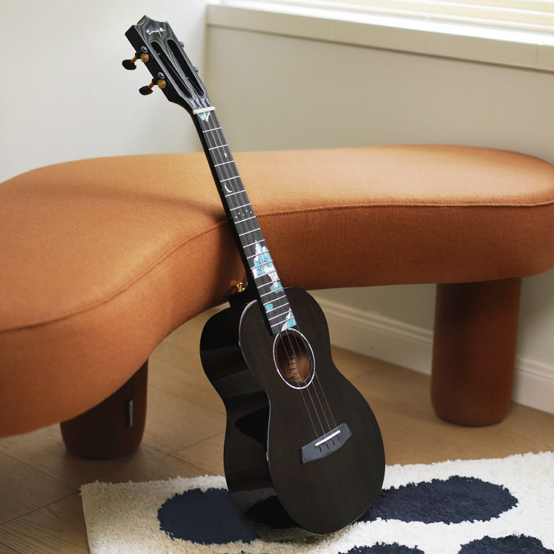 白熊定制冰山原创恩雅23寸女桃花芯 白熊乐器尤克里里/小吉他