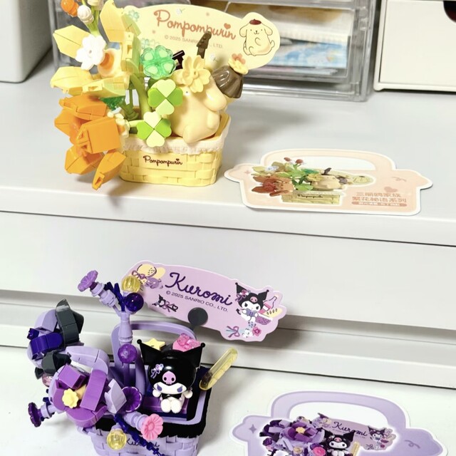 Sanrio Family Moonlight Society Building Blocks Flower Secret Series Blind Box Fun High Assemblage Educational Toys Women's Gift